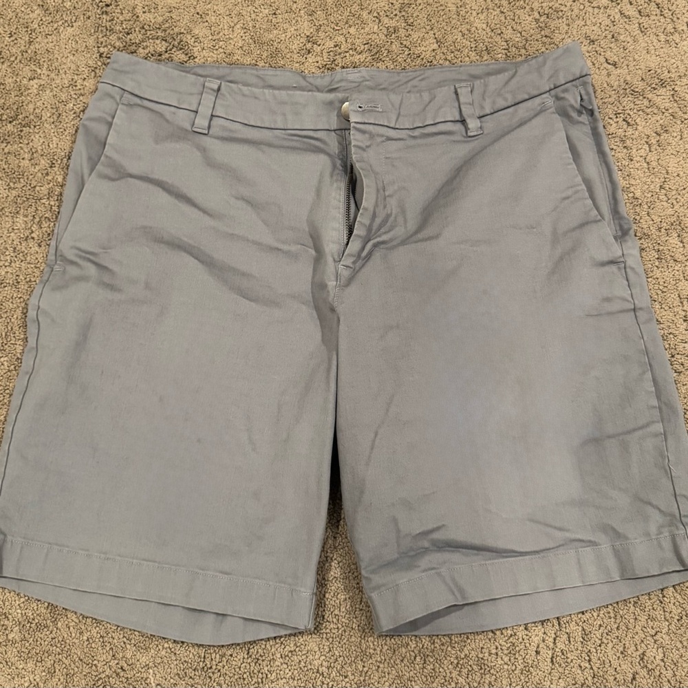 lululemon athletica Men's Light Gray Flat Front Shorts